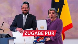 Satirische Fotomontage: Das Comedy-Duo Onkel Fisch als Frank-Walter Steinmeier und Angela Merkel bei der Ordensverleihung des Großkreuzes