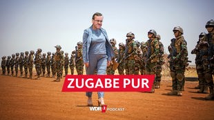 Satirische Fotomontage: Der Kopf von Boris Pistorius auf dem Körper von Christine Lambrecht in Stöckelschuhen vor Soldaten in der Wüste
