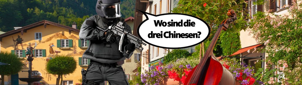 Satirische Fotomontage: Ein SEK-Beamter zielt auf einen Kontrabass und fragt: "Wo sind die drei Chinesen?"