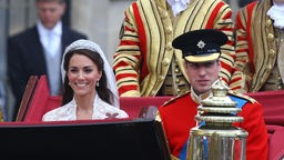William und Kate bei der Kutschfahrt zum Buckingham Palace