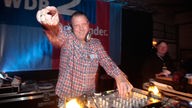 DJ legt auf der WDR 2 Party in Nettetal auf