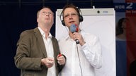 WDR 2 Meteorologe Sven Plöger und Moderator Uwe Schulz auf der Radiobühne in Attendorn