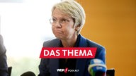 NRW Schulministerin Dorothee Feller in einem Pressegespräch über die Technik-Panne bei Abitur-Klausuren (19.04.2023)