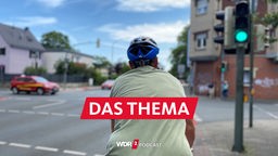 Radfahrer bekommt an der erste deutschen KI-Ampel in Hamm Grün