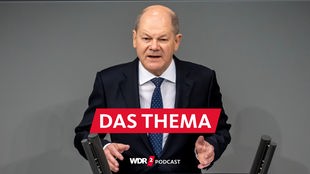 Bundeskanzler Olaf Scholz (SPD) spricht bei einer Regierungserklärung zur Haushaltslage im Bundestag