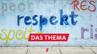 Auf eine Wand ist das Wort Respekt in verschiedenen Sprachen gesprayt