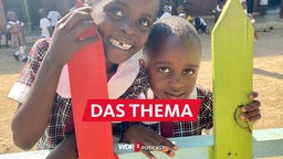 Zwei Kinder im Kindergarten in Ahero/Kenia