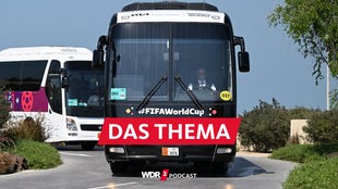 Abreise des DFB-Teams: Der deutsche Mannschaftsbus verlässt das Teamquartier (02.12.2022)