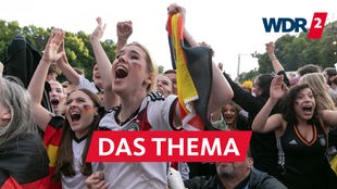 Fanzone Berlin vor dem Brandenburger Tor: Jubelnde Fans der Deutschen Mannschaft (05.07.2024)