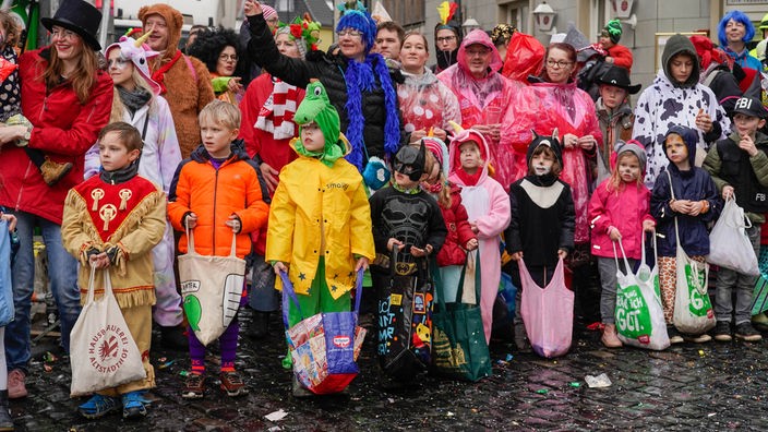 Kinder an Karneval