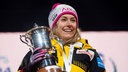 Bob- und Skeleton WM Winterberg 2024: Laura Nolte jubelt bei der Siegerehrung über den WM-Titel im Monobob (25.02.2024)