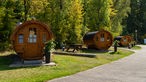 Camping in NRW: Schlaffässer auf dem 