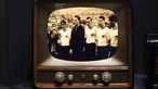 Deutsches Fußballmuseum Dortmund: Ein alter Fernseher zeigt das Endspiels von Bern 