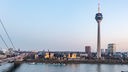 Düsseldorf: Blick auf Rheinturm, Landtag NRW und Staatskanzlei