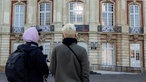 Rätsel-Roadtrip durch NRW: Besucher vor Schloss Münster