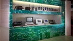 Deutsches Elektizitätsmuseum Recklinghausen: Alte Computer und Mobiltelefone in der Ausstellung "Zeitreise Strom"