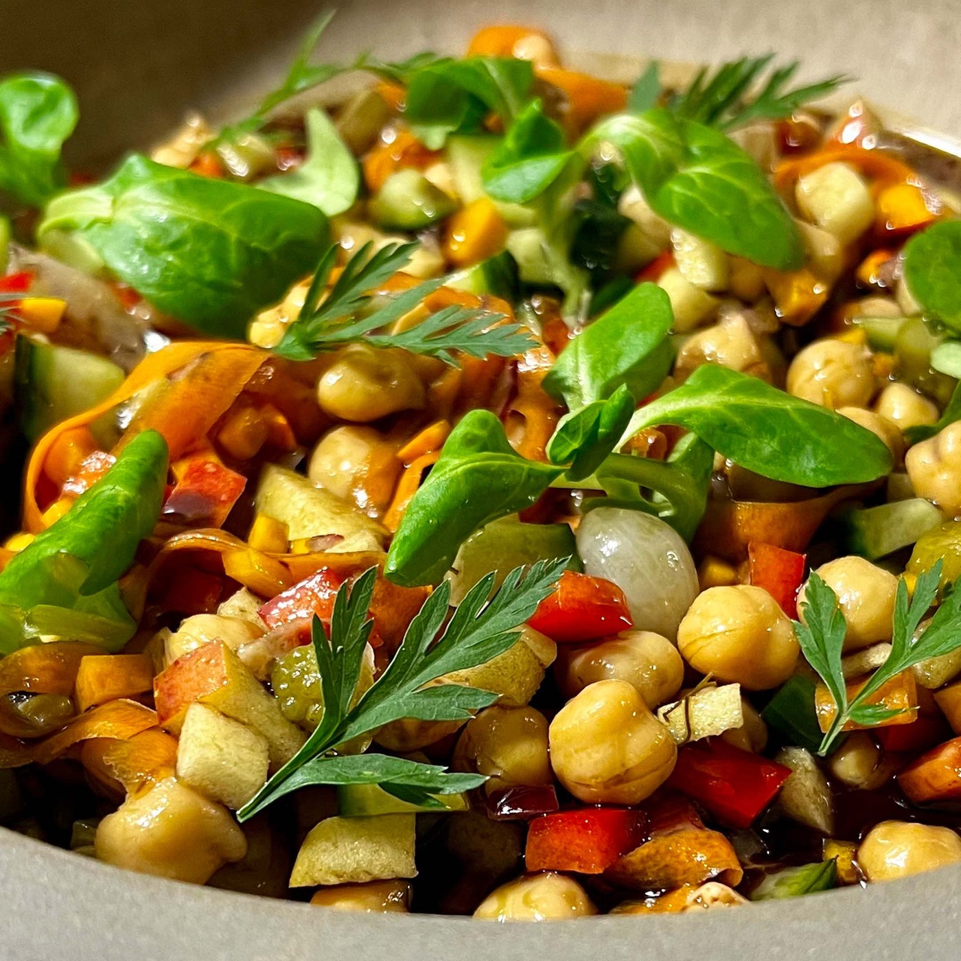 Herbstlicher Kichererbsensalat