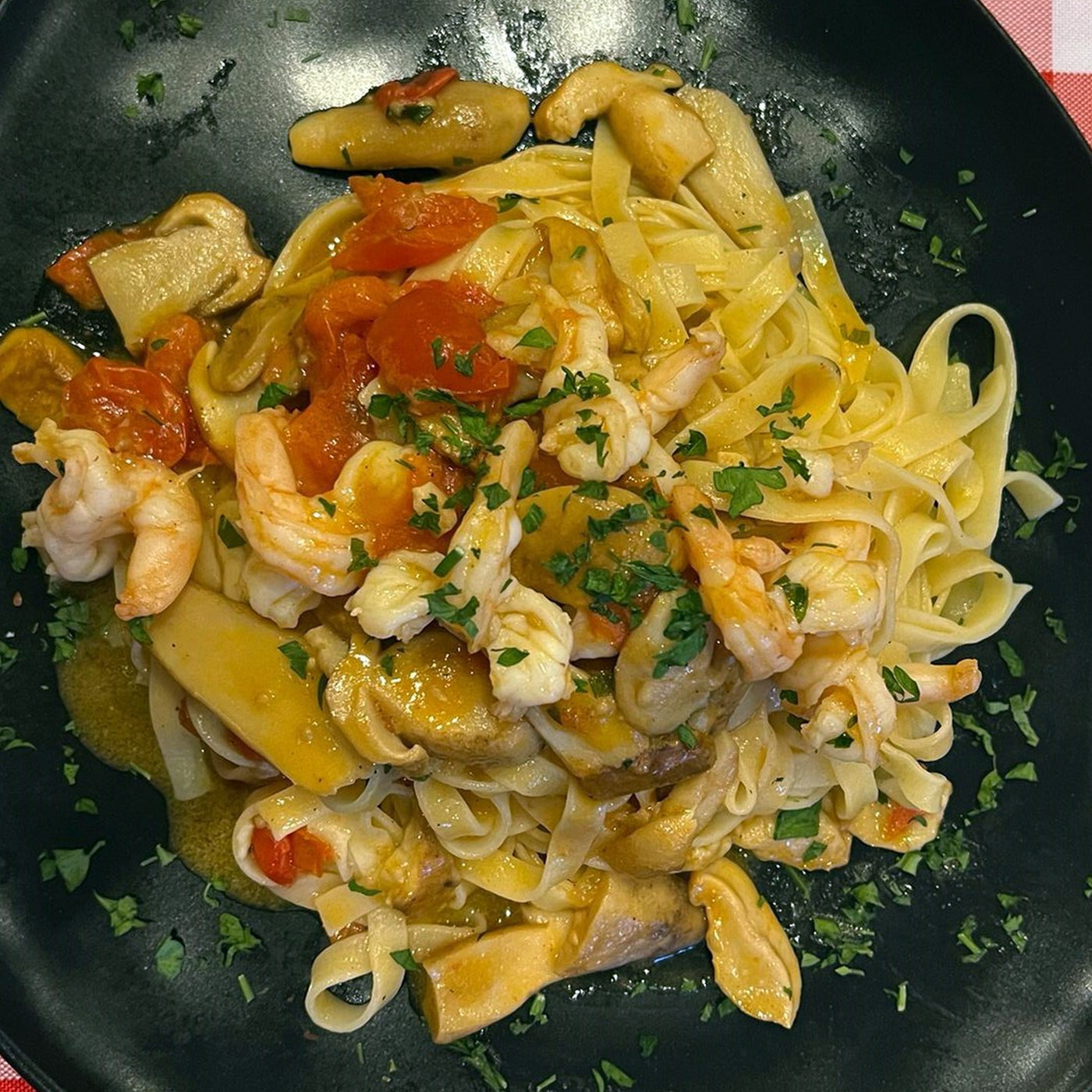 Tagliatelle mit Steinpilzen und Gambas