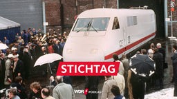 Triebwagen des Hochgeschwindigkeitszugs Intercity-Experimental (ICE) bei der Vorstellung am 19. März 1985 auf dem Gelände der Firma Krupp in Essen