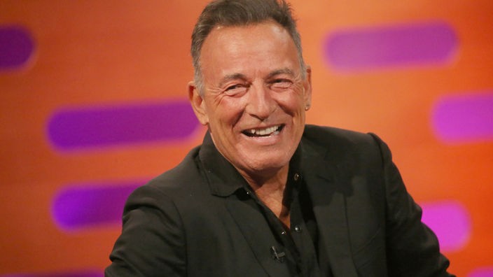 Bruce Springsteen lacht vor der Kamera