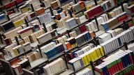 Arsenverdacht: Unibibliothek Düsseldorf überprüft den Bestand alter Bücher
