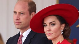 Kate, Prinzessin von Wales, und William, Prinz von Wales, nehmen an einer feierlichen Begrüßung des Präsidenten und der First Lady der Republik Korea auf der Horse Guards Parade teil.