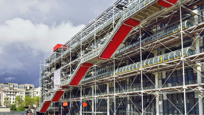 Überdachte Aussentreppe des Museums für Moderne Kunst, Centre Pompidou