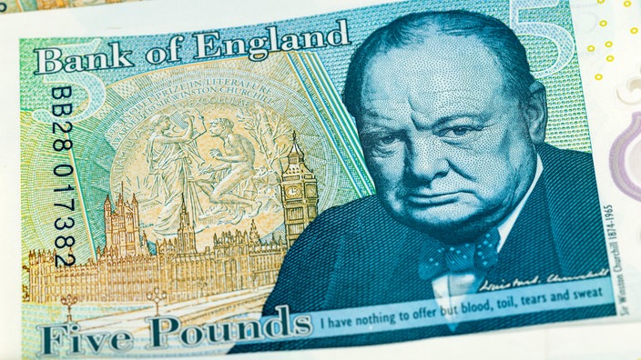 Ein Fünf-Pfund-Schein mit Porträt von Winston Churchill, das 1941 vor dem kanadischen Parlament aufgenommen wurde. 