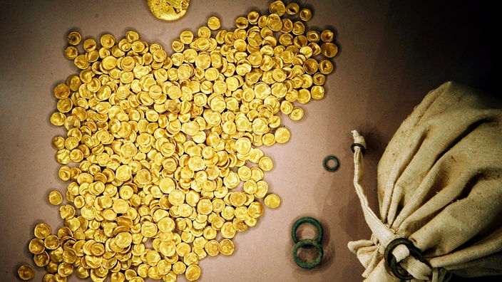 Tief im Boden eingelassen wird im neuen Kelten- und Römermuseum in Manching bei Ingolstadt der keltische Goldschatz ausgestellt.