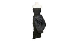 Schwarzes Abendkleid von Marilyn Monroe von Modedesigner Ceil Chapman aus dem Jahr 1953. 