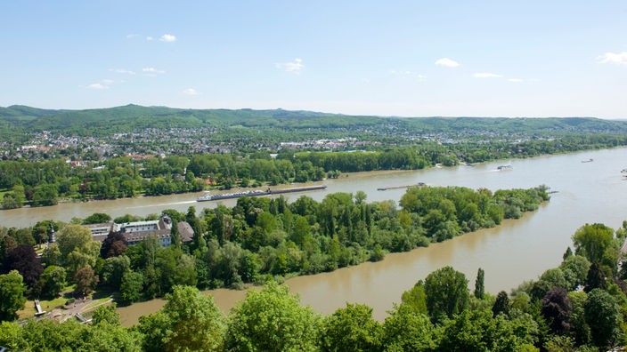 Blick von Rolandsbogen über die Rheininseln Nonnenwerth und Grafenwerth nach Bad Honnef.