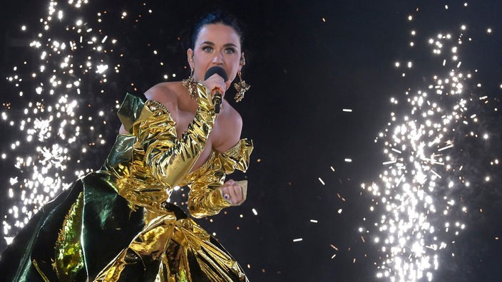 Die US-Sängerin Katy Perry singt während des Konzerts auf Schloss Windsor zu Ehren des britischen Königspaars.