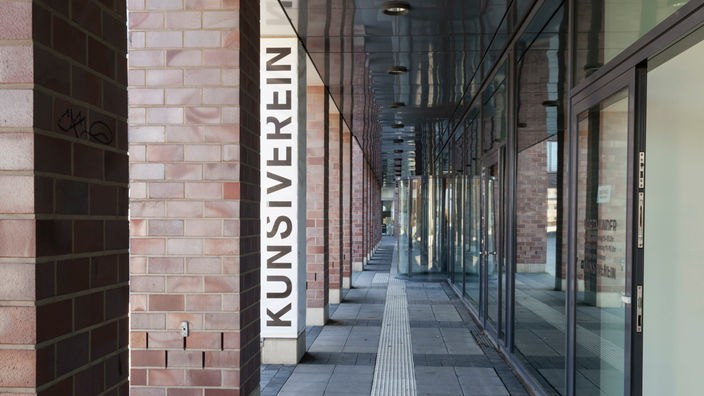 Der Säuleneingang des Dortmunder Kunstvereins.
