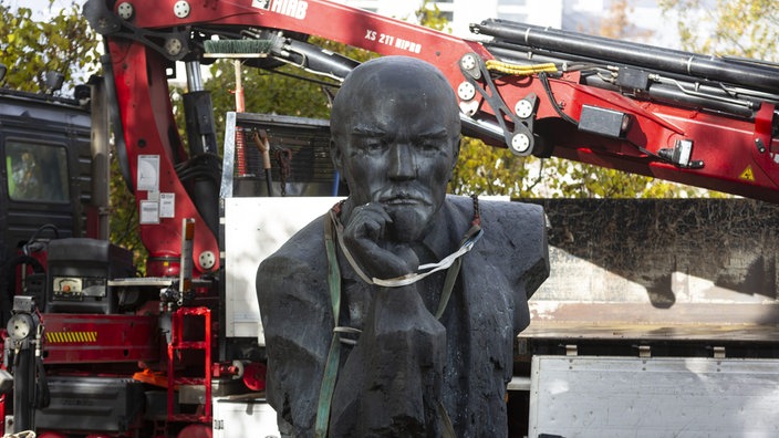 Symbolbild: Abtransport einer Lenin-Statue im finnischen Kotka im Jahr 2022.