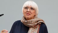 Ein Porträt von unserer Kulturstaatsministerin, Claudia Roth.