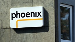 Das Sender-Logo am Gebäude des Fernsehsenders Phoenix in Bonn.