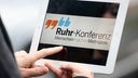 Das Logo der Ruhr-Konferenz ist auf dem Bildschirm eines Tablet-PCs zu sehen.