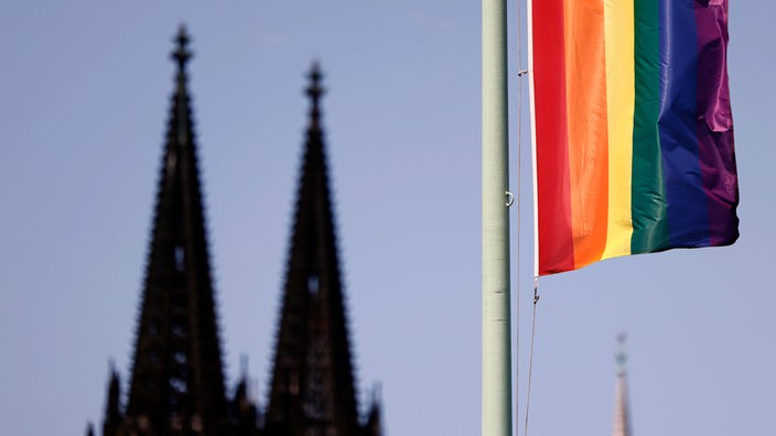 Segnung gleichgeschlechtlicher Paare vor dem Kölner Dom