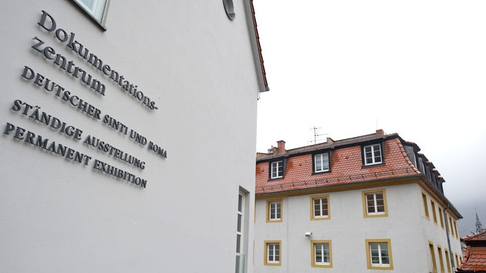 Blick auf das Gebäude des Dokumentationszentrums Deutscher Sinti und Roma.
