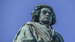 Beethoven-Denkmal auf dem Münsterplatz in Bonn