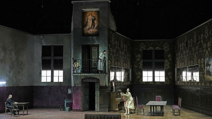 Bühnenbild von Dieter Richter zu „Bernarda Albas Haus“ von Aribert Reimann am Musiktheater im Revier