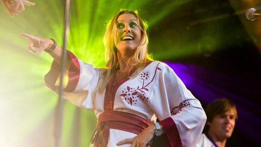 Die australische ABBA-Parodiegruppe "Björn Again" gibt ein Live-Konzert.