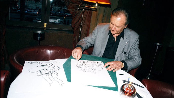 Albert Udezo zeichnet Asterix.