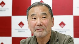 Portät des japanischen Schriftstellers Haruki Murakami.