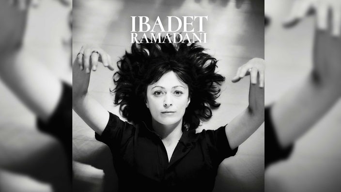 Albumcover "Ibadet Ramadani" der Sängern Ibadet Ramadani.