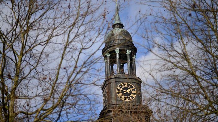 Kirchturm der St. Michaelis Kirche in Hamburg.