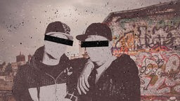 Ruhrpott-Brüder: Zwei Männer stehen vor einer Graffitiwand in Berlin.