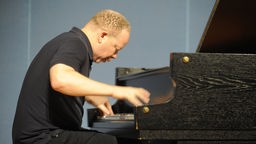 Der amerikanische Jazz-Pianist Craig Taborn im Kunstmuseum Bochum.