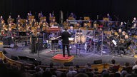 Die WDR Big Band und das WDR Sinfonieorchester beim Konzert "Tribute to Curtis Mayfield".