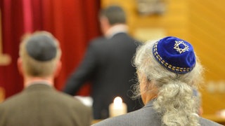 Juden beten in der Freiburger Synagoge (Foto vom 15.11.2016)